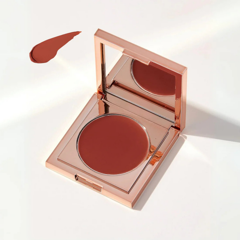 Smooths the look of shadows for everyday freshness