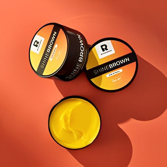 Fast-absorbing tanning gel that hydrates while complementing sun exposure for a deeper-looking, more even glow